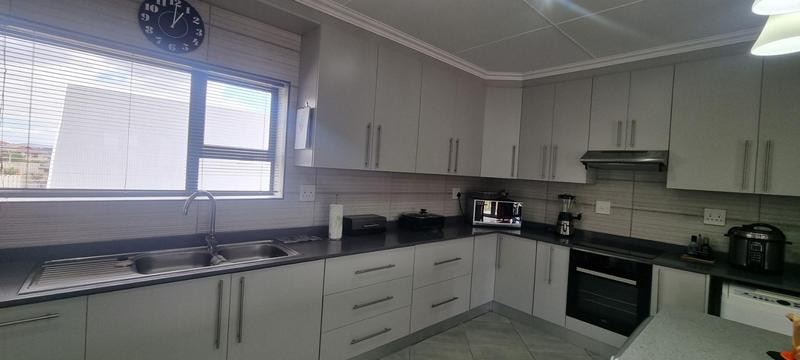 2 Bedroom Property for Sale in Reebok Western Cape